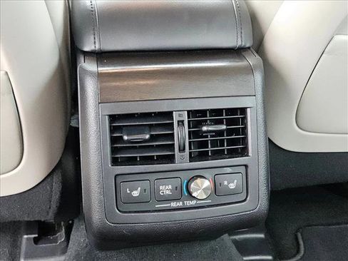 Used 2018 Toyota Avalon Limited FWD image 19
