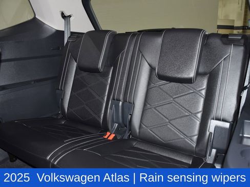 Used 2025 Volkswagen Atlas SE FWD image 31