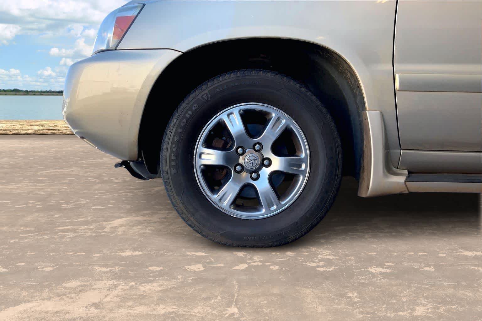 Used 2005 Toyota Highlander 4WD V6 w/ 3rd Row image 8