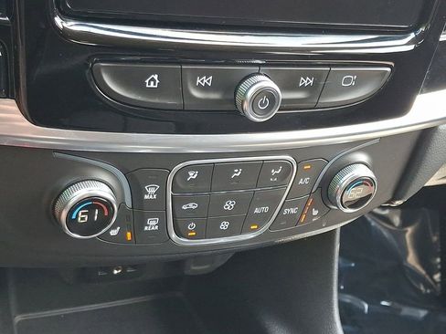 Used 2021 Chevrolet Traverse LT AWD/4WD image 17