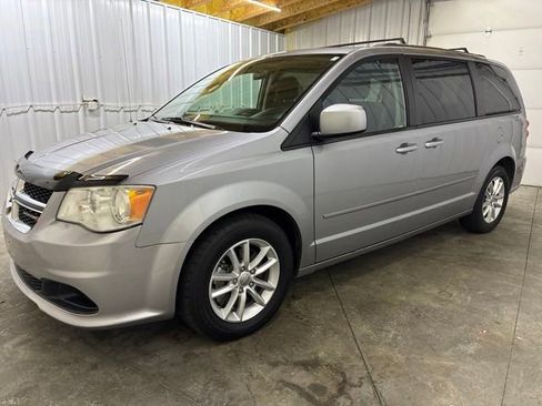 Used 2014 Dodge Grand Caravan SXT w/ Rear Park Assist Package FWD image 3