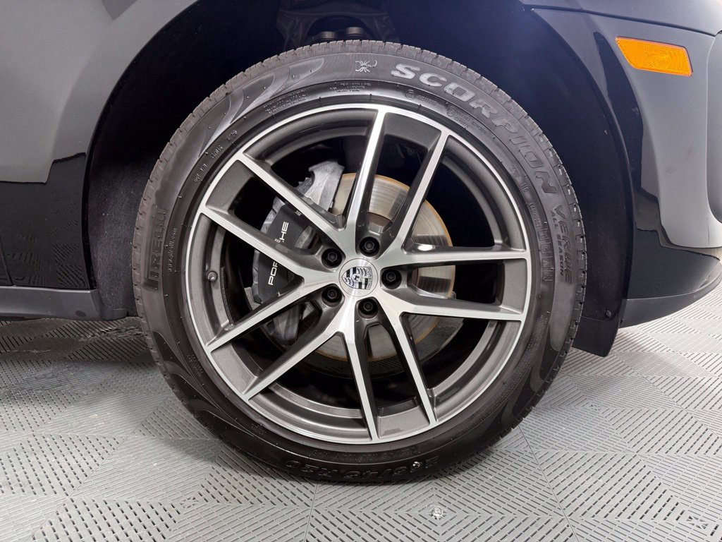Certified 2026 Porsche Macan AWD/4WD image 14