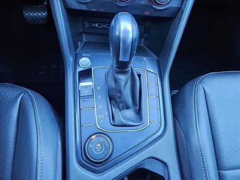 Used 2020 Volkswagen Tiguan SE image 12