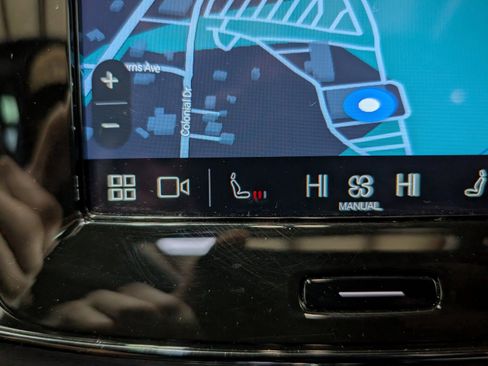 Used 2025 Volvo XC40 B5 Plus image 21