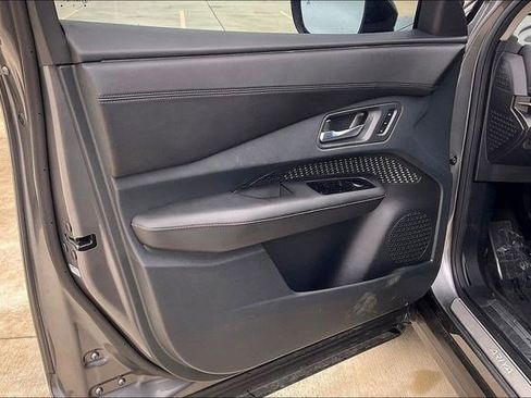 Used 2023 Nissan Ariya AWD image 28