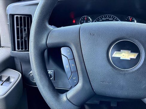 Used 2017 Chevrolet Express 3500 RWD image 21