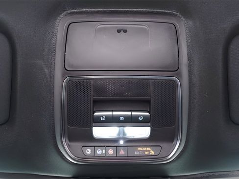 Used 2025 Chevrolet Traverse RS image 20