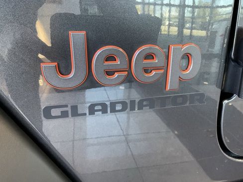 Used 2022 Jeep Gladiator Mojave w/ Cold Weather Group image 24