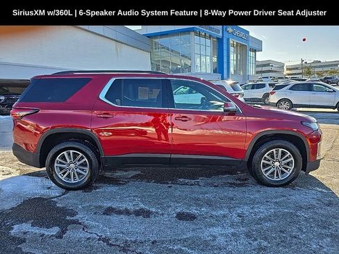 Used 2023 Chevrolet Traverse LT image 2