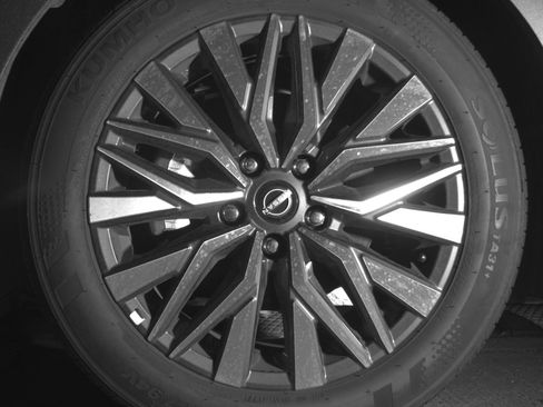 Used 2025 Nissan Altima 2.5 SV FWD image 12
