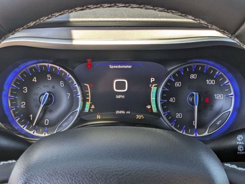 Used 2025 Chrysler Pacifica Select image 17