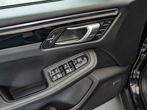 Certified 2026 Porsche Macan AWD/4WD image 21