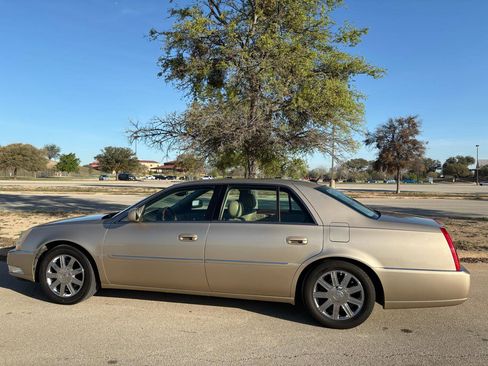 Used 2006 Cadillac DTS Performance image 4