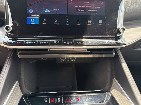 Used 2024 Jeep Wagoneer L Series II w/ Flexible Seating Group AWD/4WD image 15