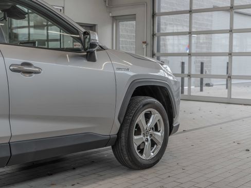 Used 2021 Toyota RAV4 Limited image 29