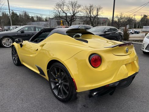 Used 2016 Alfa Romeo 4C Spider RWD image 3