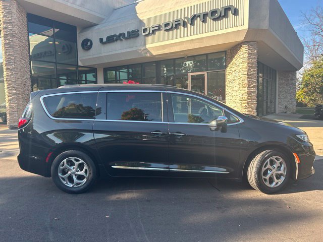 Used 2023 Chrysler Pacifica Limited FWD image 7