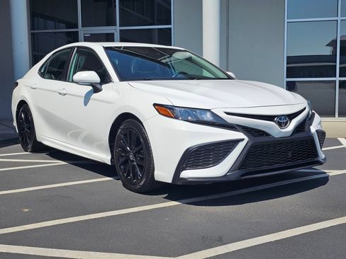 Used 2022 Toyota Camry SE FWD image 7