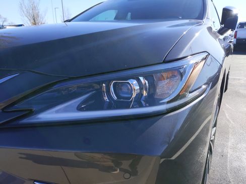 Used 2023 Lexus ES 350 w/ Premium Package image 6