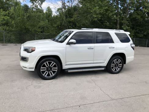 Used 2016 Toyota 4Runner Limited AWD/4WD image 3