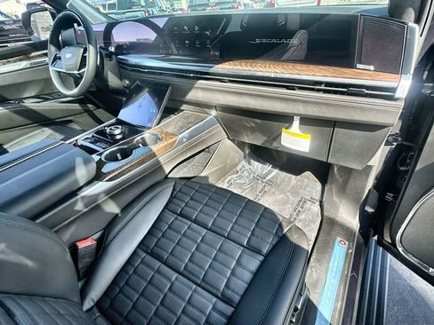 New 2025 Cadillac Escalade Premium Luxury Platinum image 30