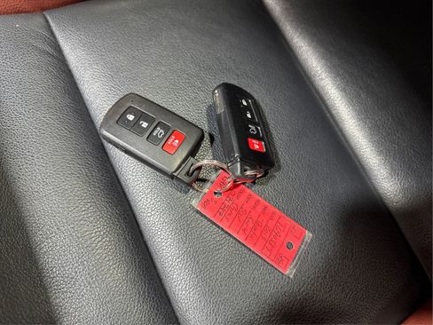 Used 2013 Toyota RAV4 Limited AWD/4WD image 28