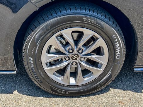 Used 2024 Toyota Sienna XLE FWD image 10