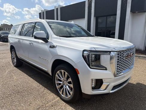 Used 2023 GMC Yukon XL Denali RWD image 4