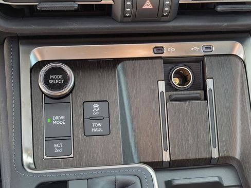 Used 2025 Lexus GX 550 w/ Accessory Package (Z1) AWD/4WD image 25