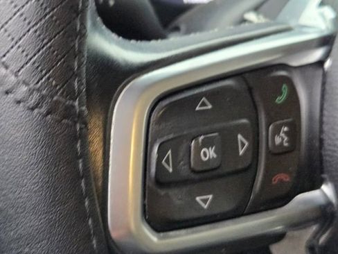 Used 2019 Jeep Wrangler Unlimited Sahara AWD/4WD image 8