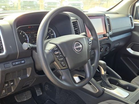 Used 2024 Nissan Frontier SV image 21