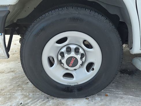 Used 2024 GMC Savana 2500 w/ Driver Convenience Package image 13