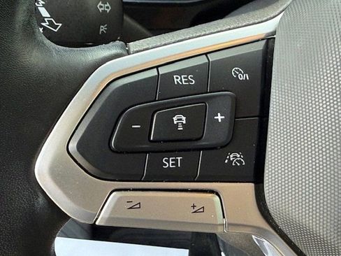 Used 2023 Volkswagen Jetta SE w/ Panoramic Sunroof Package image 11