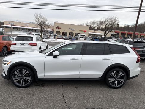 Certified 2025 Volvo V60 B5 Cross Country Plus AWD/4WD image 4