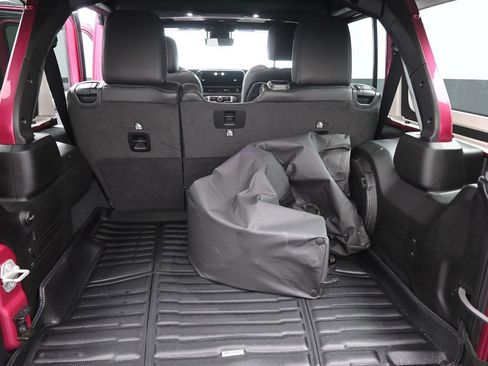 Used 2024 Jeep Wrangler Unlimited Rubicon image 14