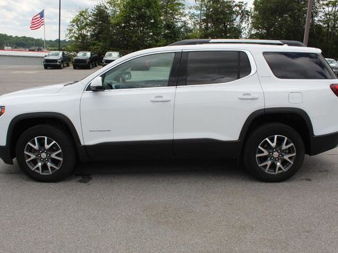Used 2023 GMC Acadia SLE w/ Driver Convenience Package FWD image 4