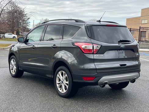 Used 2018 Ford Escape SE w/ Ford Safe & Smart Package image 3
