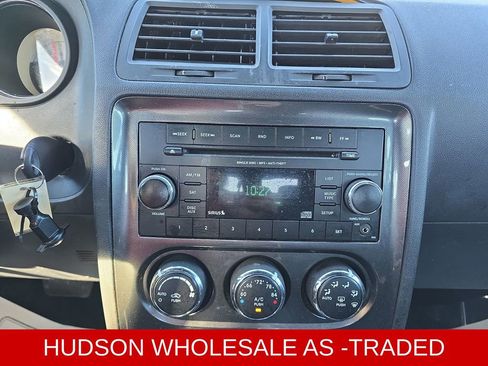 Used 2014 Dodge Challenger SXT image 22