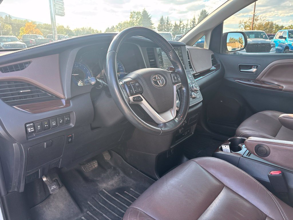 Used 2019 Toyota Sienna Limited Premium FWD image 11