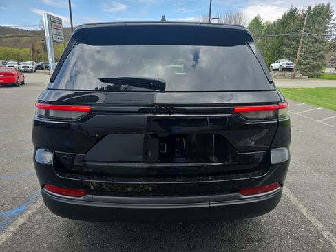 New 2026 Jeep Grand Cherokee Altitude AWD/4WD image 4