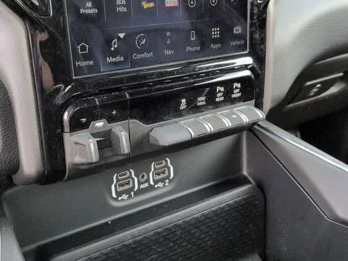 Used 2022 RAM 2500 Laramie w/ Night Edition AWD/4WD image 40