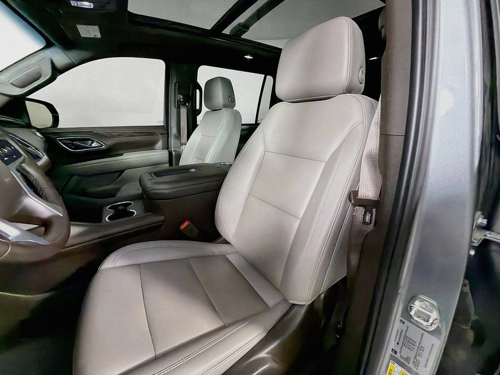 Used 2024 Chevrolet Suburban Z71 w/ Luxury Package AWD/4WD image 12