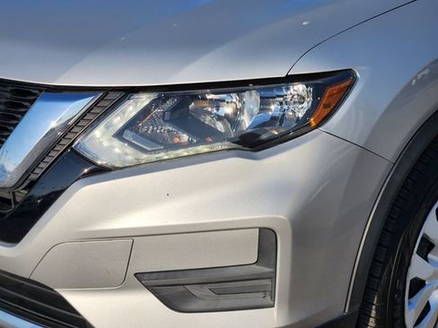 Used 2020 Nissan Rogue S image 7