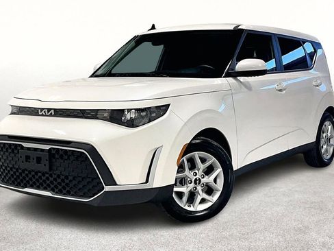 Used 2025 Kia Soul LX image 14