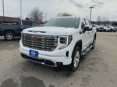 Used 2023 GMC Sierra 1500 Denali w/ Technology Package AWD/4WD image 4