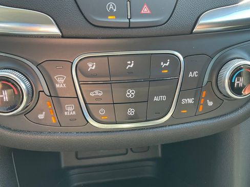 Used 2024 Chevrolet Equinox LT AWD/4WD image 10