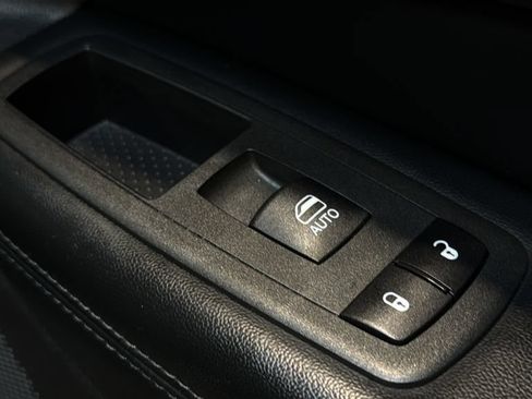 Used 2020 Jeep Grand Cherokee Altitude AWD/4WD image 11