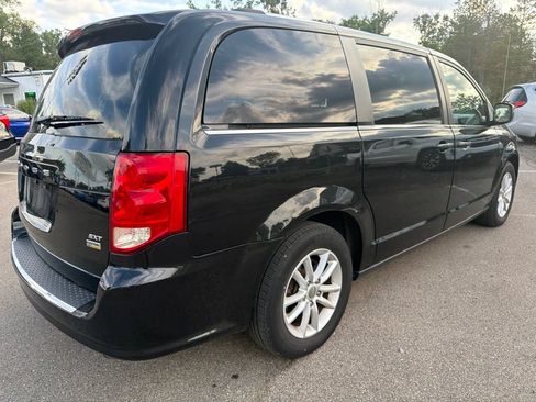 Used 2019 Dodge Grand Caravan SXT FWD image 5