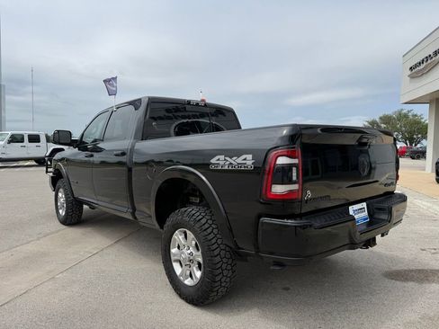 Used 2019 RAM 2500 Laramie w/ Black Appearance Package AWD/4WD image 3