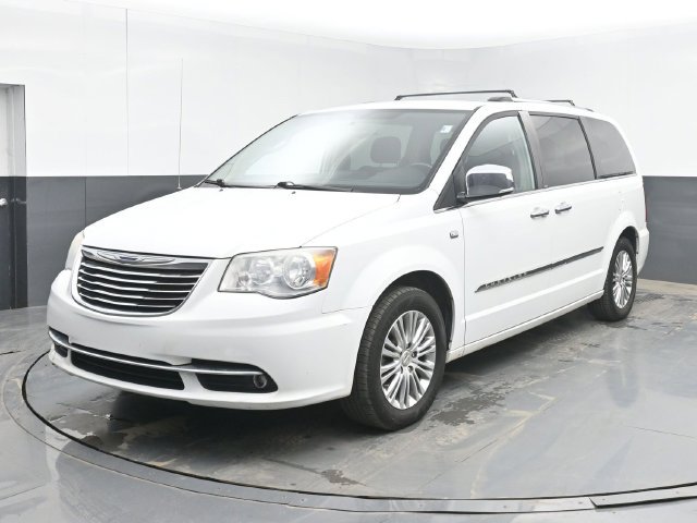 Used 2014 Chrysler Town & Country Touring-L FWD image 10